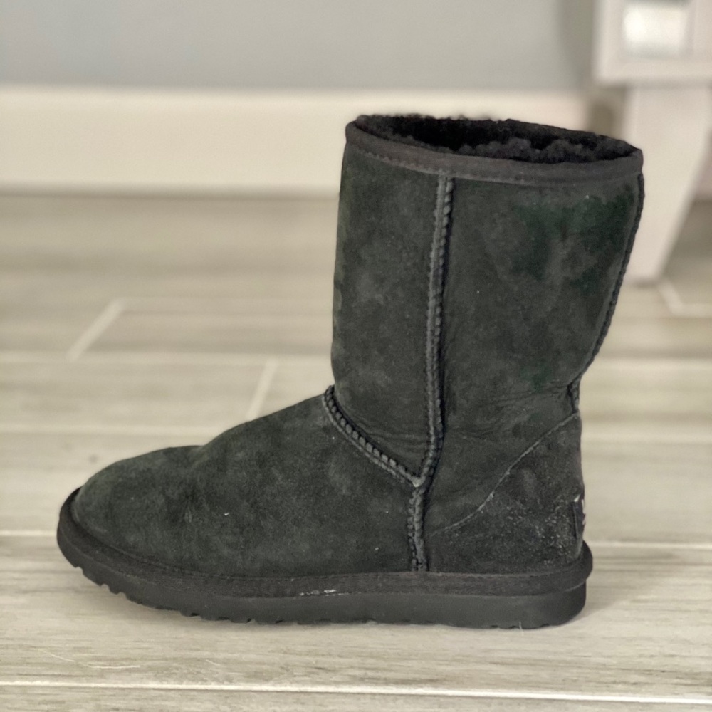 UGG Classic Short II Boot - Picture 3 of 6
